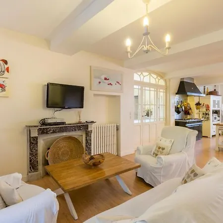 Sleeps 8 Pool Wifi *